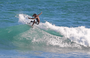 Surfista - surf - surfando nas ondas de Fernando de Noronha