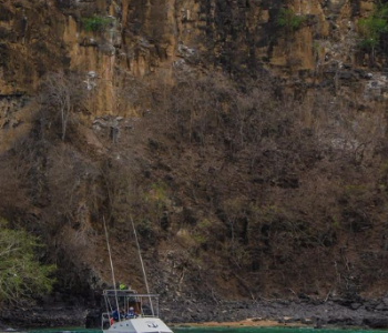 Baía do Sancho - Passeio de Lancha em Fernando de Noronha - Lancha Trovão dos Mares
