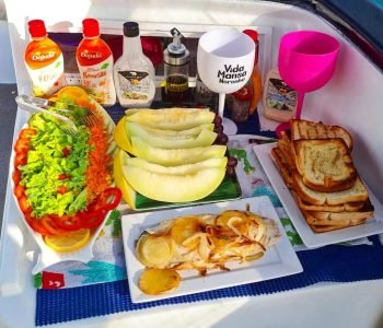 Churrasco no Passeio privativo de Lancha Vida Mansa em Fernando de Noronha