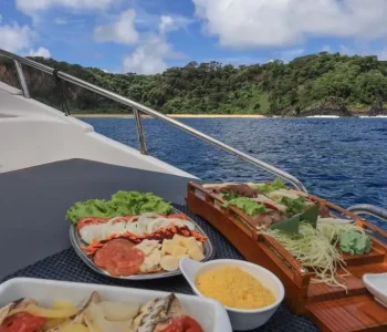 Comidas - Passeio de Lancha em Fernando de Noronha - Lancha Luciana IL