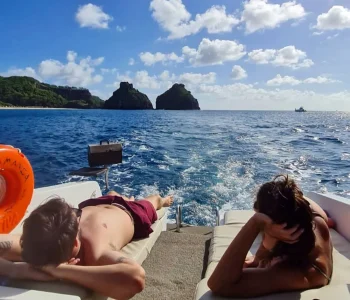 Dois Irmãos - Passeio privativo de Lancha Vida Mansa em Fernando de Noronha