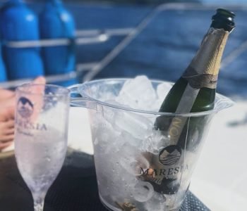 Espumante durante Passeio privativo de lancha embarcação Maresia em Fernando de Noronha