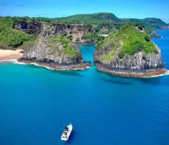 Lateral da lancha - Passeio de Lancha em Fernando de Noronha