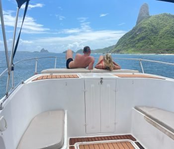 Passeio Privativo na Lancha Zoe em Noronha