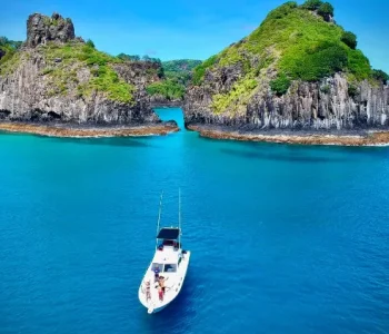 Lateral da lancha - Passeio de Lancha em Fernando de Noronha