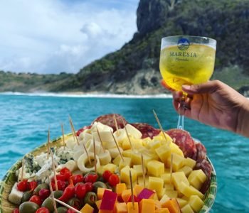 Passeio de lancha embarcação Maresia em Fernando de Noronha