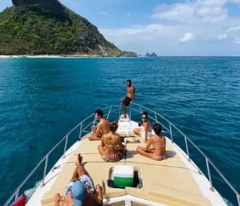 Lateral da lancha - Passeio de Lancha em Fernando de Noronha