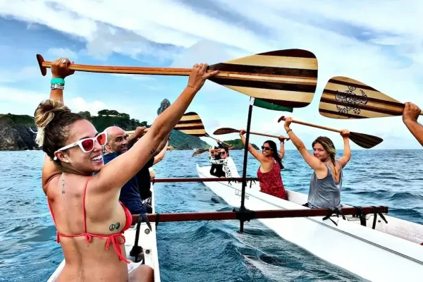 canoa havaiana em Fernando de Noronha